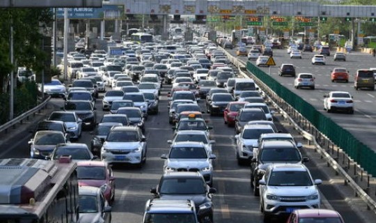 2024除夕当天高速公路免费吗 除夕夜高速堵车吗