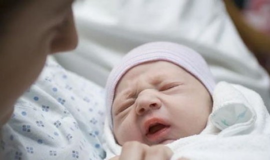 新冠传染给孩子的几率大不大 孕妇可能会将新冠病毒传染给未出生的婴儿