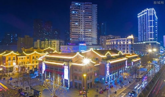 美国新冠封城多久结束(新冠第一年封城多久)