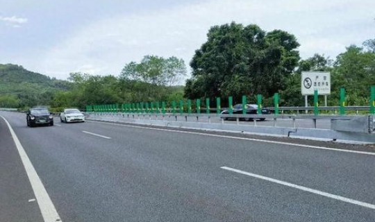 高速公路几号免费通行春节限行(高速公路三条车道分别限速多少)