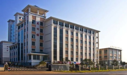 湖北省黄石机械工业学校，湖北工程职业学院是公办还是民办