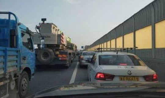 青岛“新冠高架路”引发争议(新冠高架路禁止货车吗)