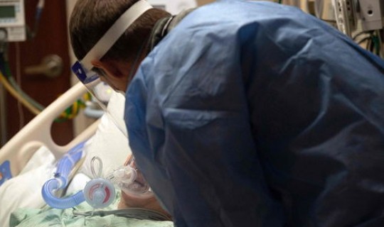 全球确诊逾800万例 全球确诊人数