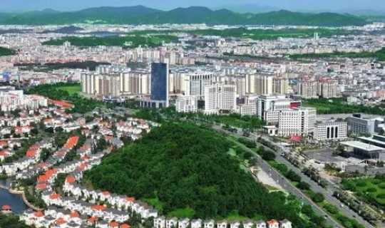 大朗镇属于东莞哪个区？大朗镇离哪个镇最近