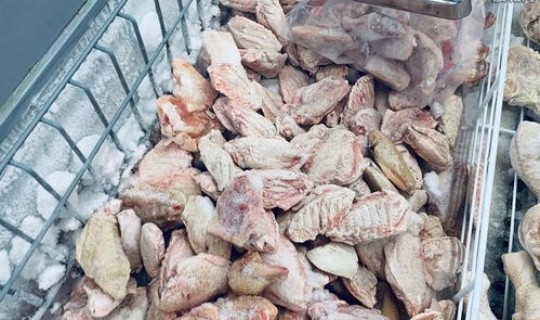 进口鸡翅查出新冠病毒，鸡冷冻后还有病毒吗
