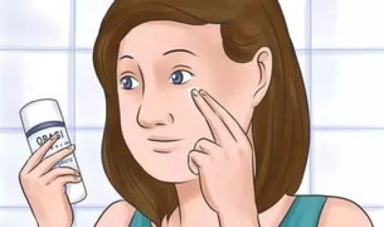 女孩一年隔离六次 先防晒还是先隔离