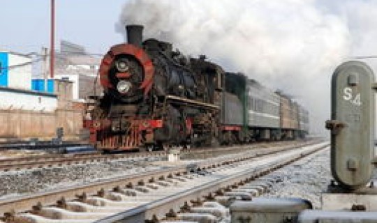 离京坐火车，坐火车去北京