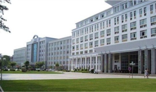 阜阳卫校是公办还是民办的(民办好还是公办好)