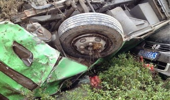 温州特大车祸(四川雅江特大车祸致17死)