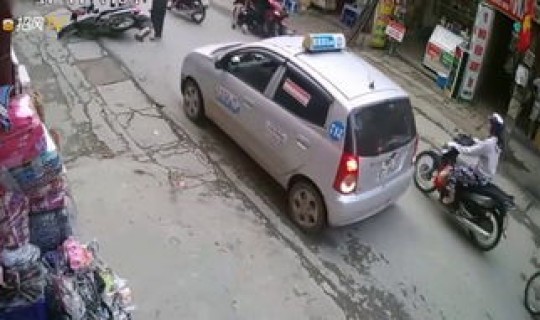 沈阳红色出租车公司 在沈阳行李箱在红颜色出租车里忘拿了怎么找回来 沈阳红色出租车公司 在沈阳行李箱在红颜色出租车里忘拿了怎么找回来