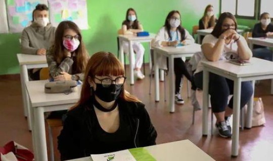 又一学校发生疫情，学校疫情大爆发