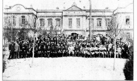 北京阶级划分？阶级的划分有哪两大类