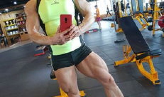 立陶宛女运动员(女子健美运动员和正常男性)