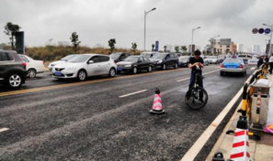 春节海南堵车，春节轮渡海南堵车吗