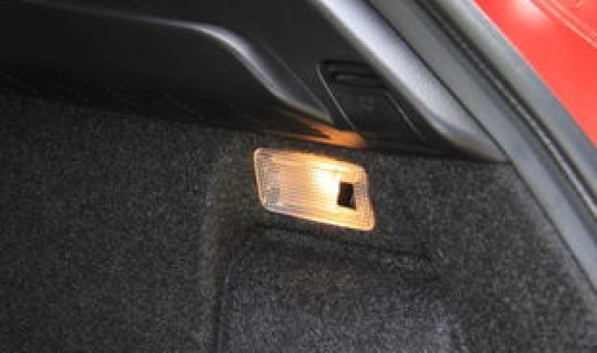 马自达3车顶行李箱，马自达3后备箱按钮在哪里