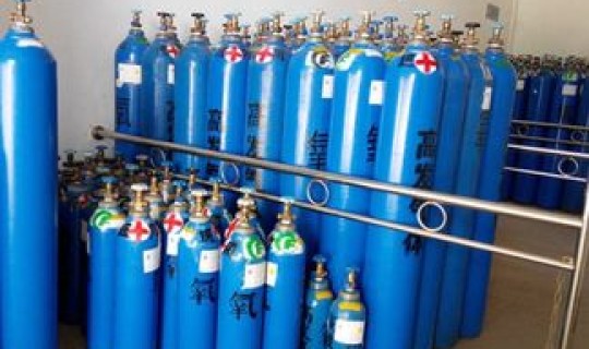 密闭空间作业,氧气含量不得低于	，密闭空间一氧化碳浓度多少超标