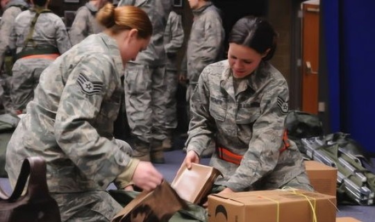 美国新冠死亡人数突破60万	，美军死亡人数飙升破纪录