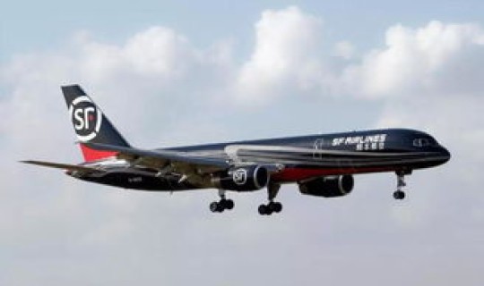 顺丰小哥抗疫，顺丰标快是空运吗