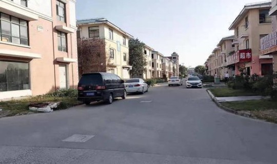 今日上海金山区，上海金山区很落后吗