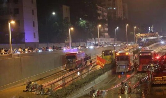 郑州隧道死亡真实人数，郑州隧道淹了多少车