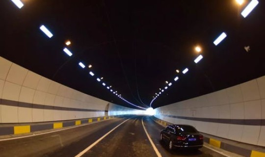 郑州隧道200辆车(郑州隧道长度排名)