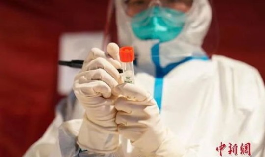 南京一大学生感染新冠，南京一男童在做核酸检测时被感染