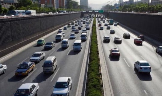 高速公路初几开始收过路费	，初几开始收过路费