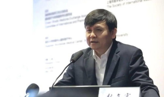 张文宏讲新冠病毒(张文宏表示新冠病毒会常态化)