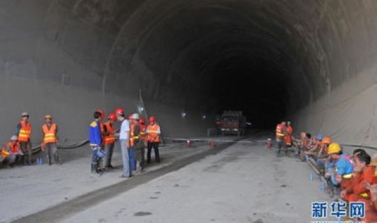郑州隧道事故，在隧道发生事故怎么办