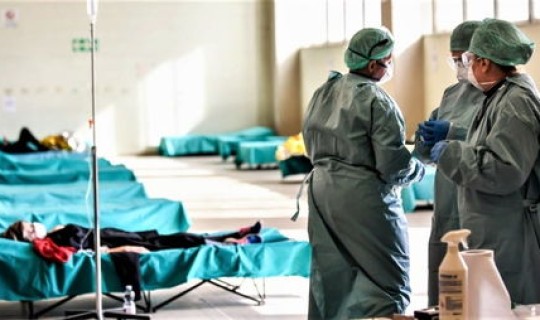 首次疫情爆发时间，新冠肺炎疫情首次是在什么时候爆发的