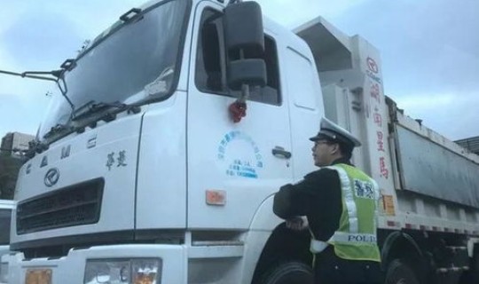 五一期间高速货车禁行(货车禁止上高速时间)