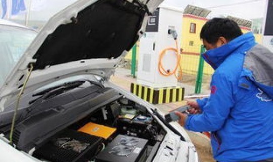 高速充电桩充电收费标准？慢充充到100%伤电池吗