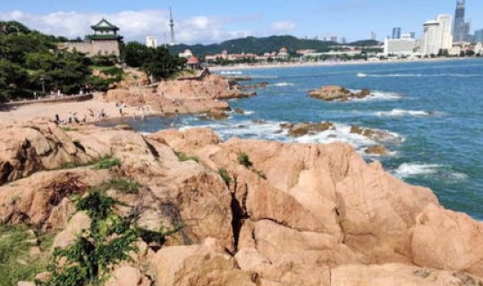 青岛在中国的哪个方位置，青岛有哪些著名景点