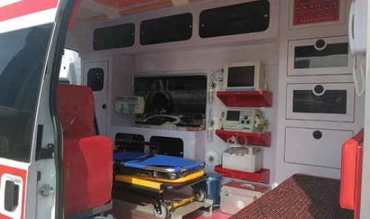 青岛救护车出租 私人救护车出租电话