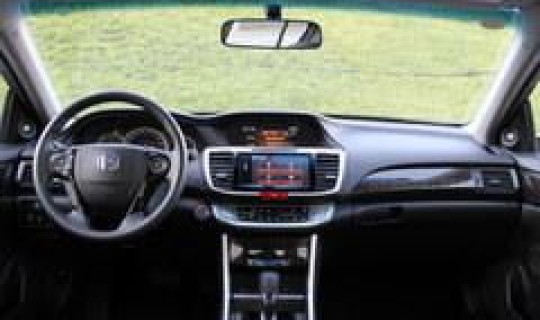 本田雅阁车的价格是多少钱 雅阁十年车大概多少钱