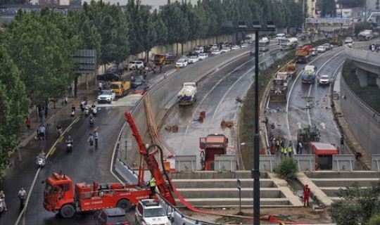 郑州京广路隧道死了多少(郑州京广路隧道打捞出两具遗体)