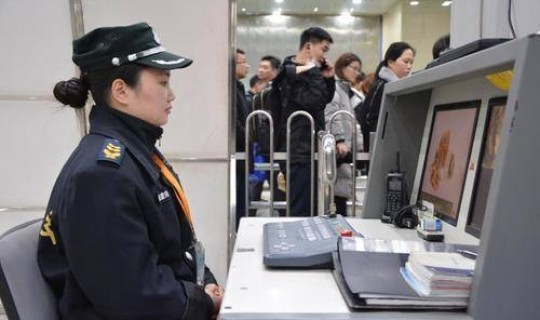 天津地铁安检员累不累 地铁安检员累吗