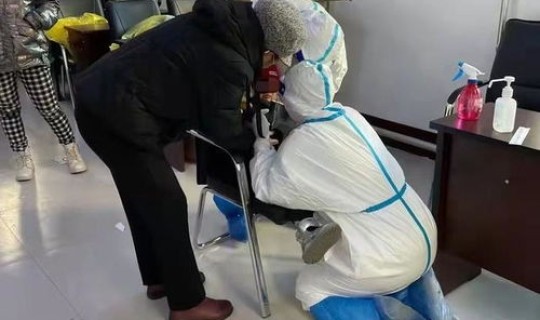 疫情下的邻居，疫情期间邻里互助