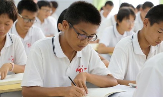 长沙某中学老师打学生(老师打学生一耳光应该怎么办)