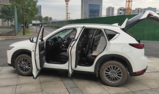 出租车后备箱宽度是多少，一般出租车后备箱能否放下3个24寸的拉杆箱