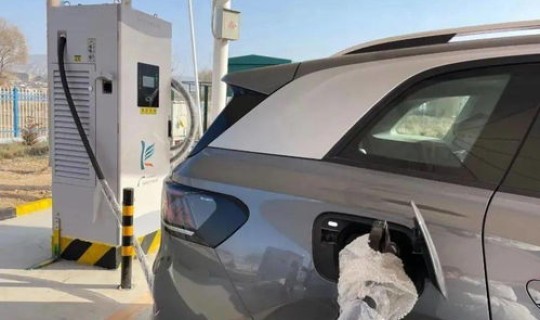 高速公路充电桩费用(高速公路有充电桩吗)