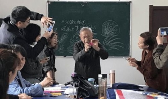 长沙中学教师退休金大概多少钱？长沙老师每月退休金大概多少