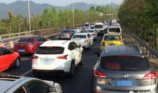 节假日高速对小型客车免费规定(什么是小型专用客车)