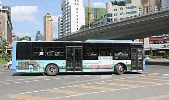 公交车不下车需要再买票吗，几岁坐公交车不用买票