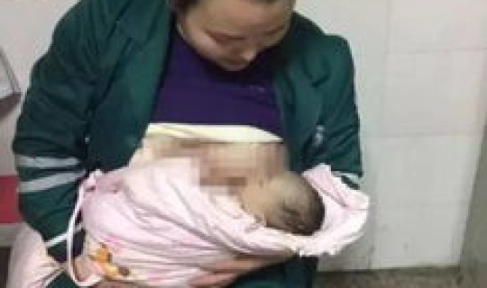 郑州3个月大婴儿被救出，几个月女婴被遗弃视频