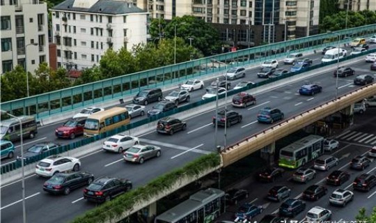 2021年高速免费吗(一直不下高速会收费吗)