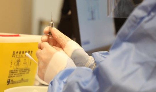 新疆新冠疫苗接种情况在哪里查询，打疫苗在哪里打