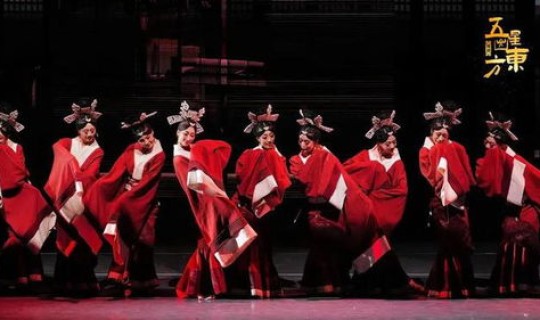 春晚灯火里的中国演唱(春晚必唱歌曲)