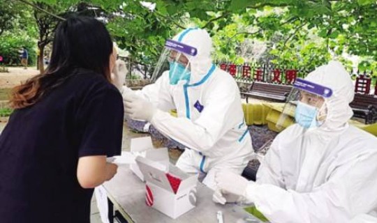 核酸检测为什么两个人一组 沈阳一对夫妻殴打核酸检测点辅警被刑拘