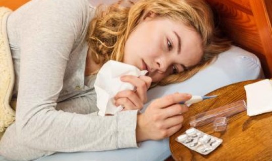 感染新冠家人会不会有症状发烧(感染新冠状病毒后一定会发烧吗发烧与新冠病毒感染有什么关系)